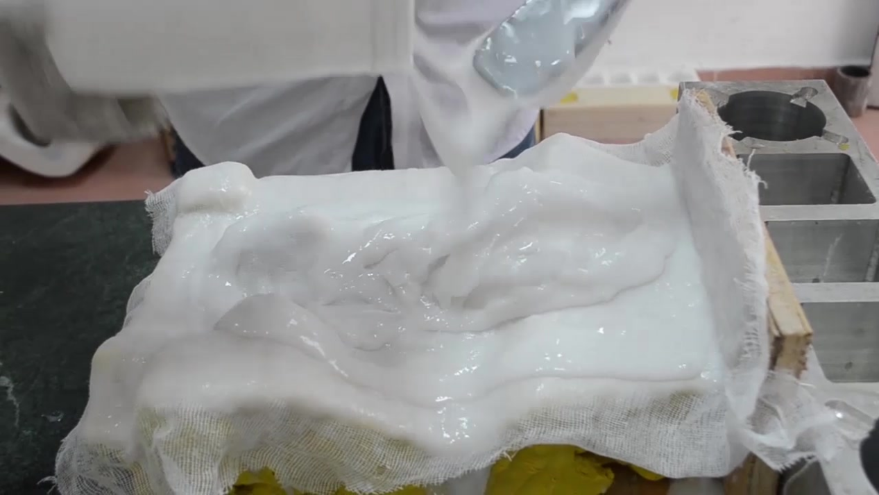 縮合型模具硅膠刷模和倒模適合用什么硬度的硅膠？